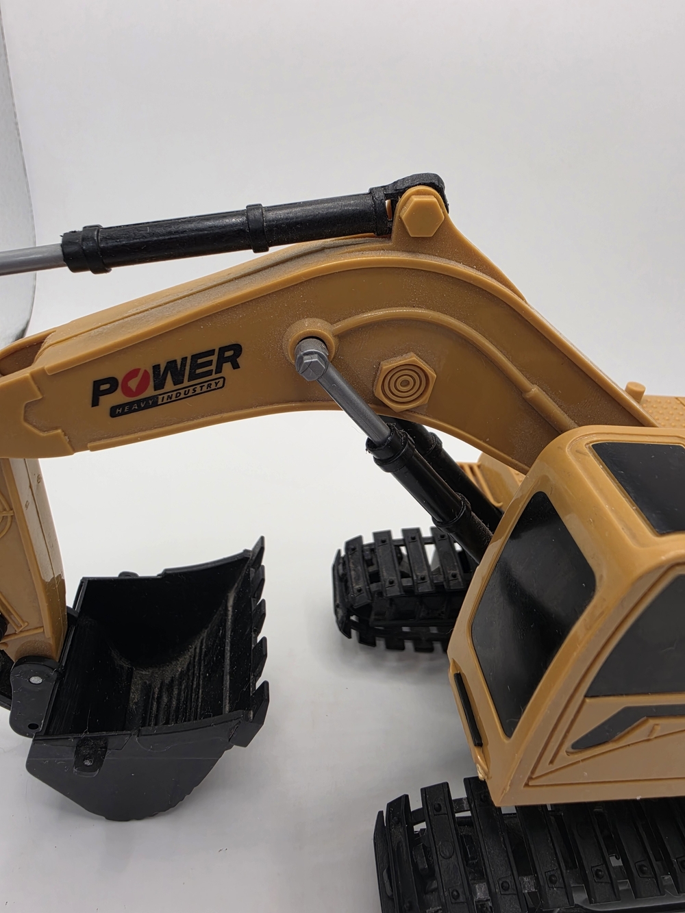 Power Professional RC Excavator With Movable Arm And Bucket Rubber Track Tires - Picture 3 of 9